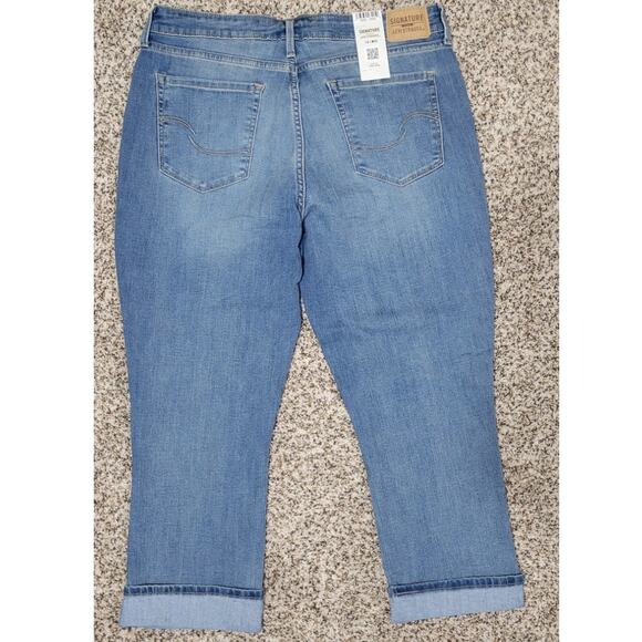 Levi Strauss Signature Capri's Womens 12 Mid Rise Denim Capri Pants Stretch NWT - Picture 4 of 8